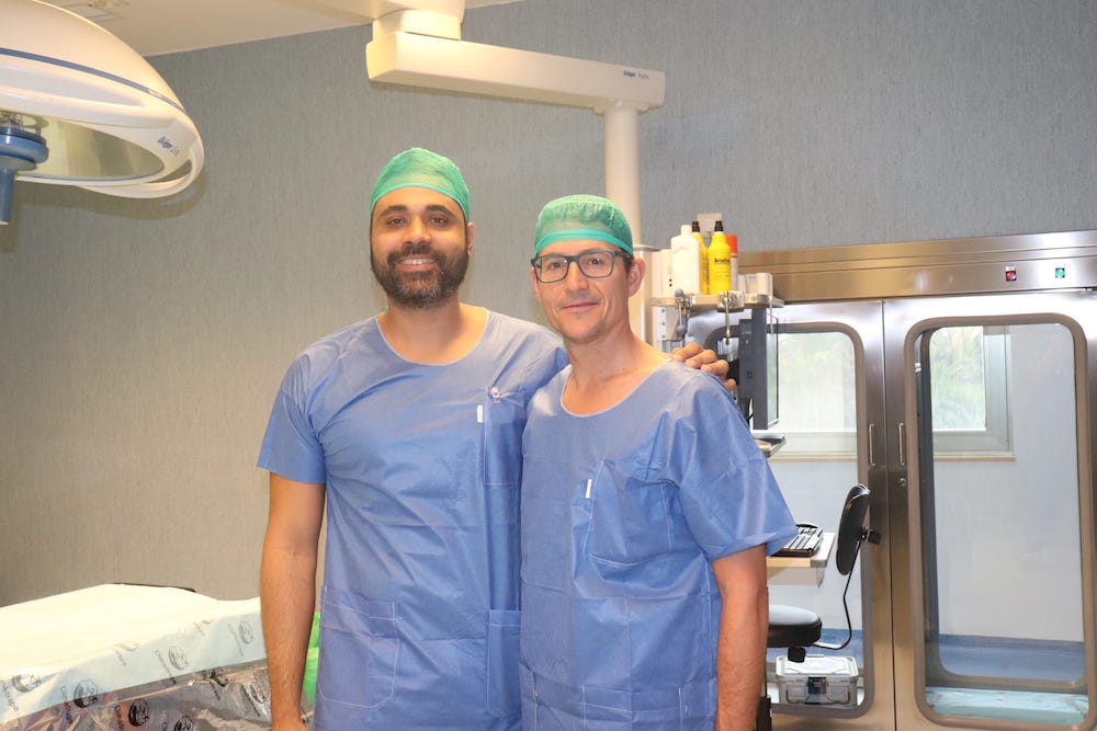 Hospitales Universitarios San Roque implanta una prótesis de cadera de última tecnología por medio de abordaje anterior