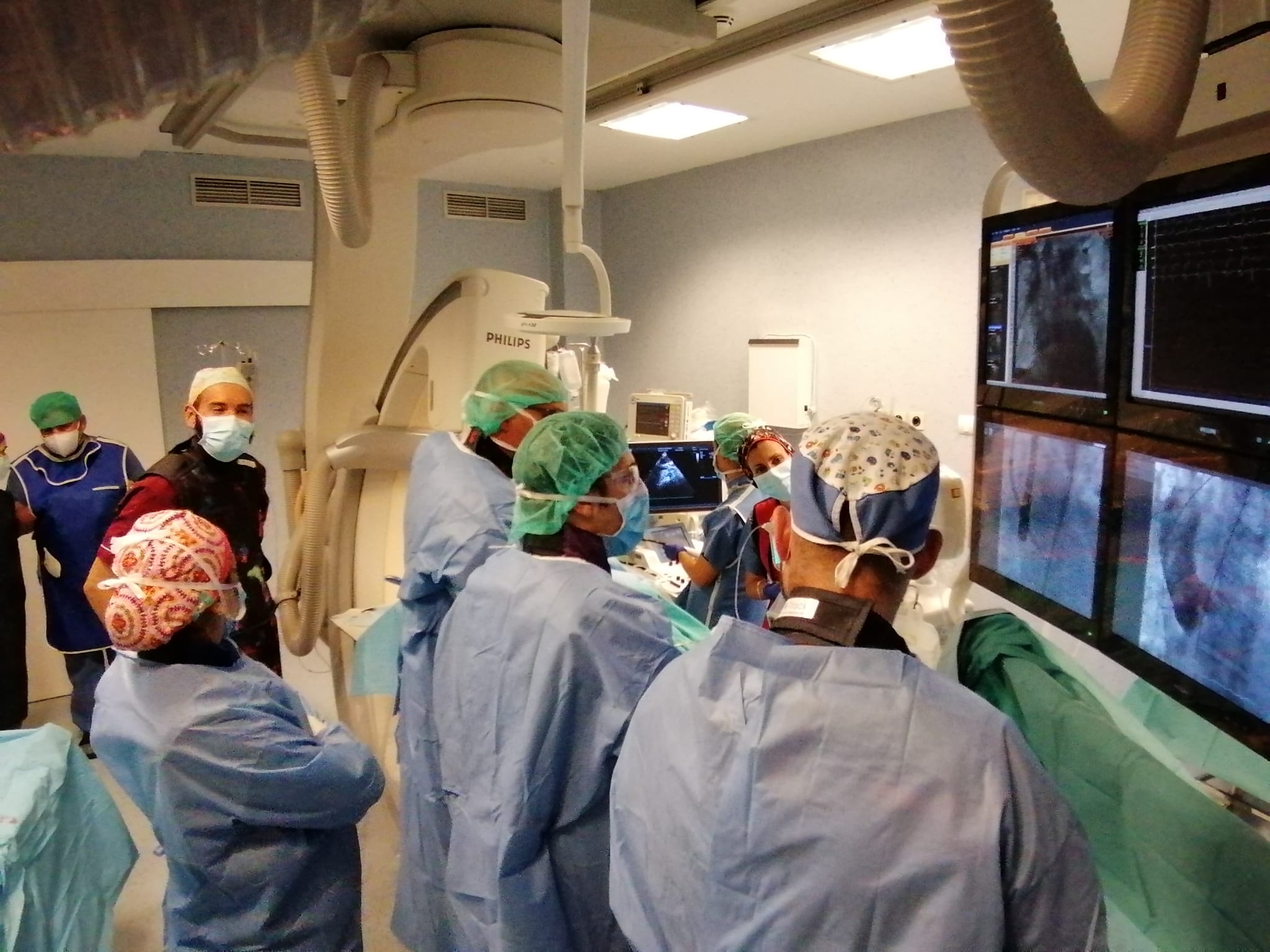 Hospitales Universitarios San Roque implanta con éxito una válvula aórtica de forma percutánea