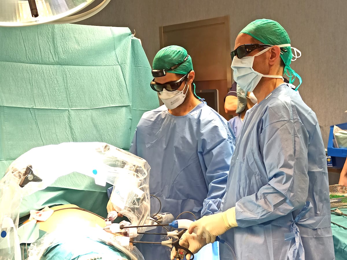 Primera cirugía laparoscópica asistida por robot en Hospitales Universitarios San Roque